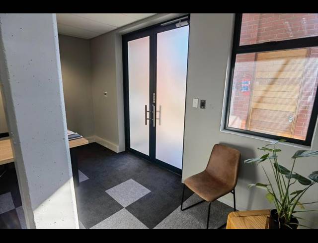 BUSINESS PROPERTY TO RENT IN LYNNWOOD